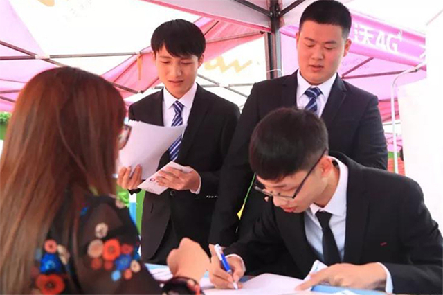 17歲中專生 “逆風翻盤”：7家企業遞橄欖枝背后，是職業教育的硬核實力