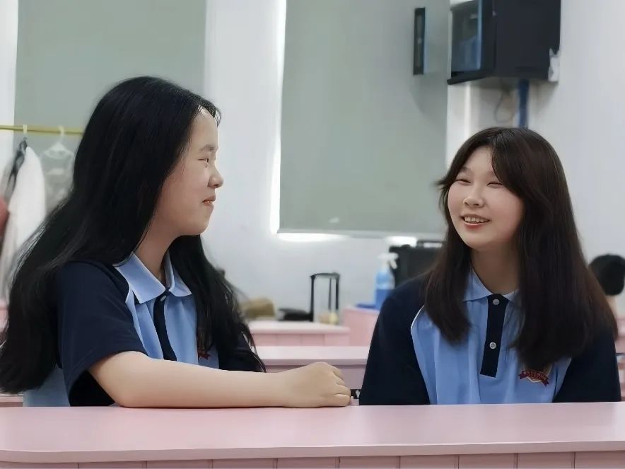 【新生故事】好姐妹攜手在武漢新華開啟多彩專業之旅