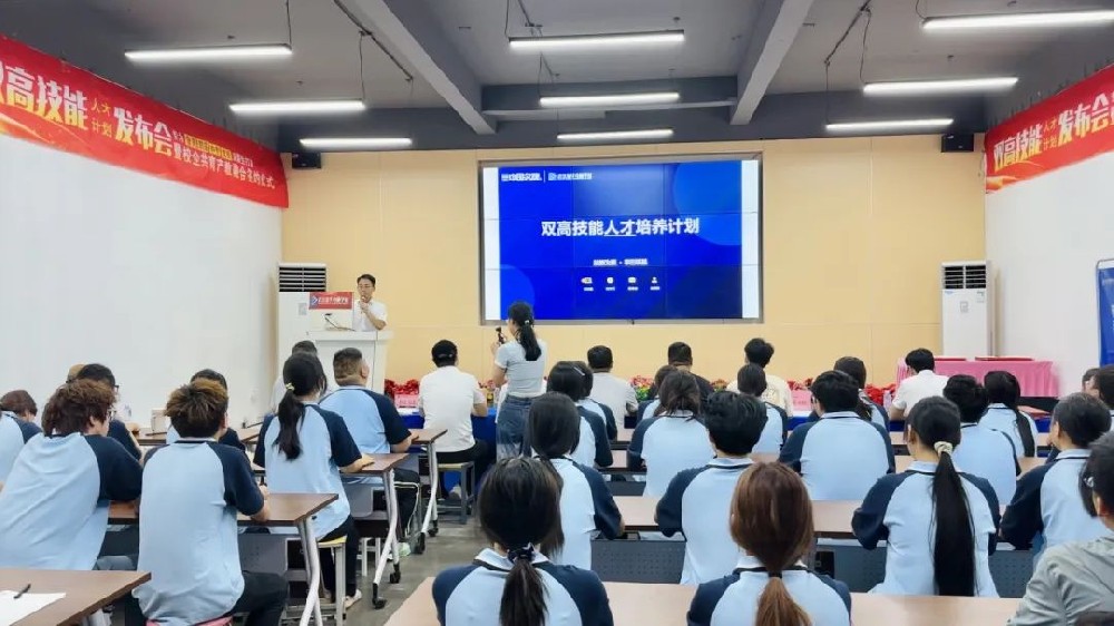 為什么學AIGC全媒體UI設計專業要到武漢新華？