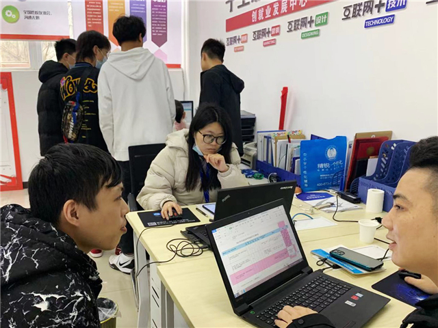 【職在必得】畢業(yè)學(xué)子模擬面試，為步入職場添動(dòng)力！