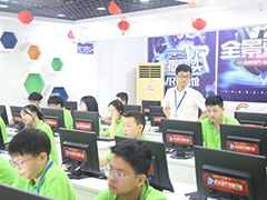 【zui美筑夢人】何健：共同成長，做學生堅強的后盾